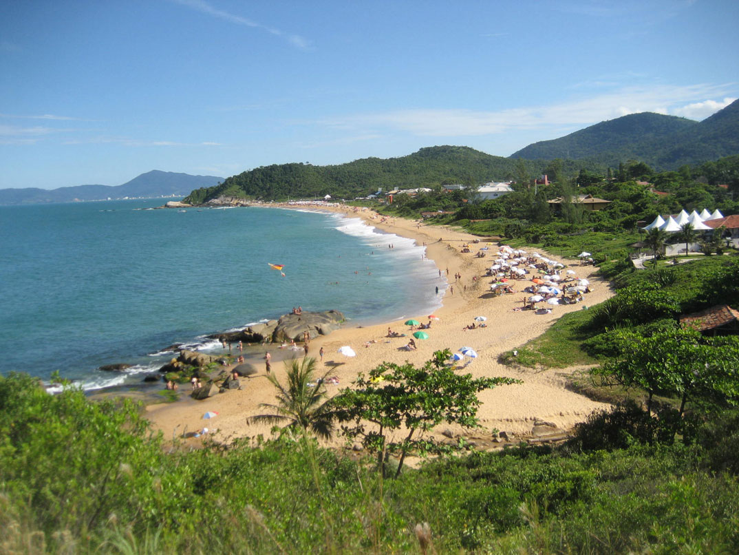 Descubra a Praia do Estaleirinho em Balneário Camboriú 