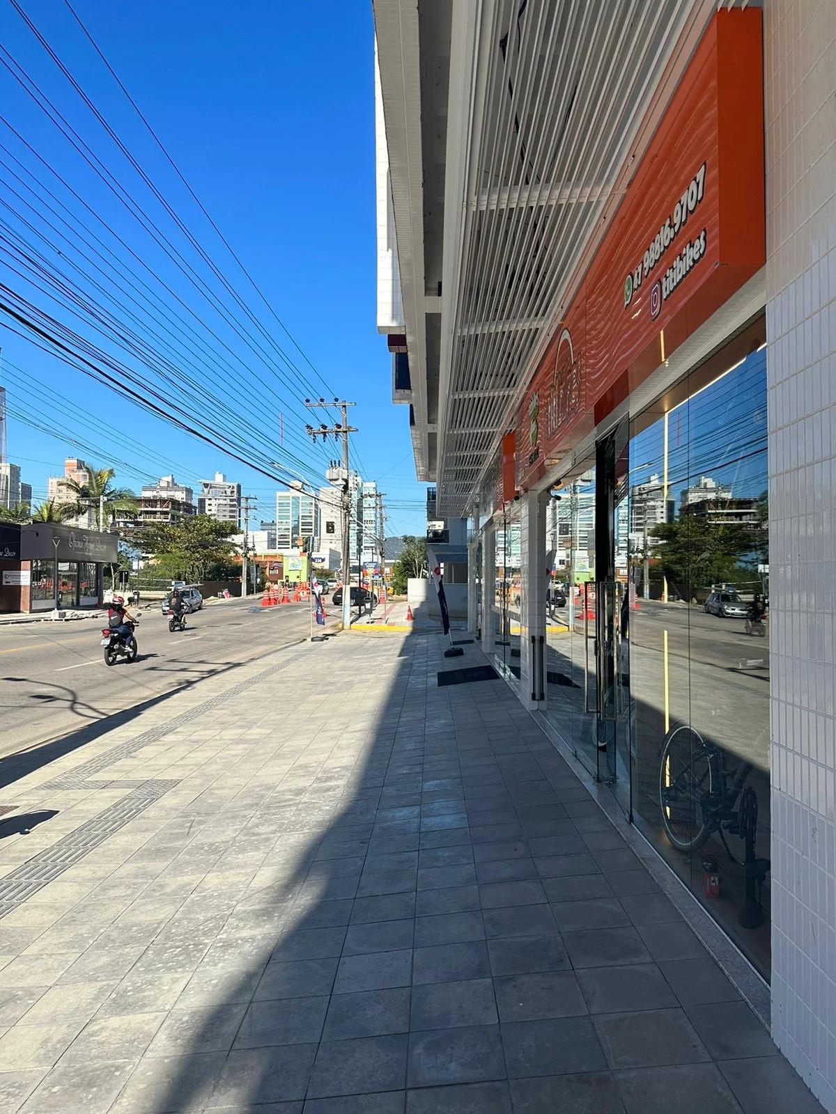 Sala Comercial à Venda em Centro - Itapema - Santa Catarina - Sala comercial a venda